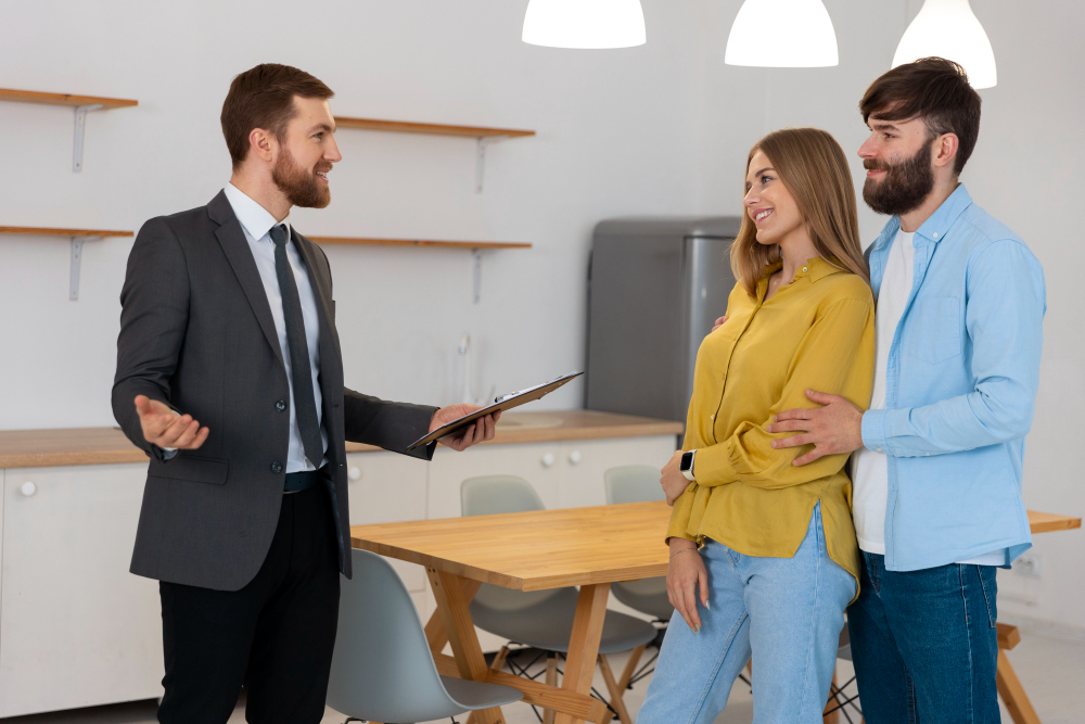 Asesoramiento personalizado de Noli Desarrollos Inmobiliarios para clientes en una oficina moderna